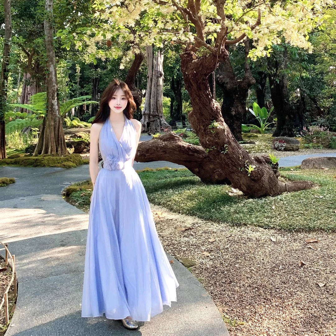 法式高级感气质挂脖绑带露背连衣裙女大理海边度假氛围感拍照长裙