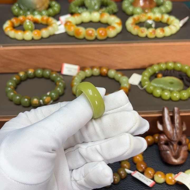 喜***手未镶嵌戒指透闪石质玉