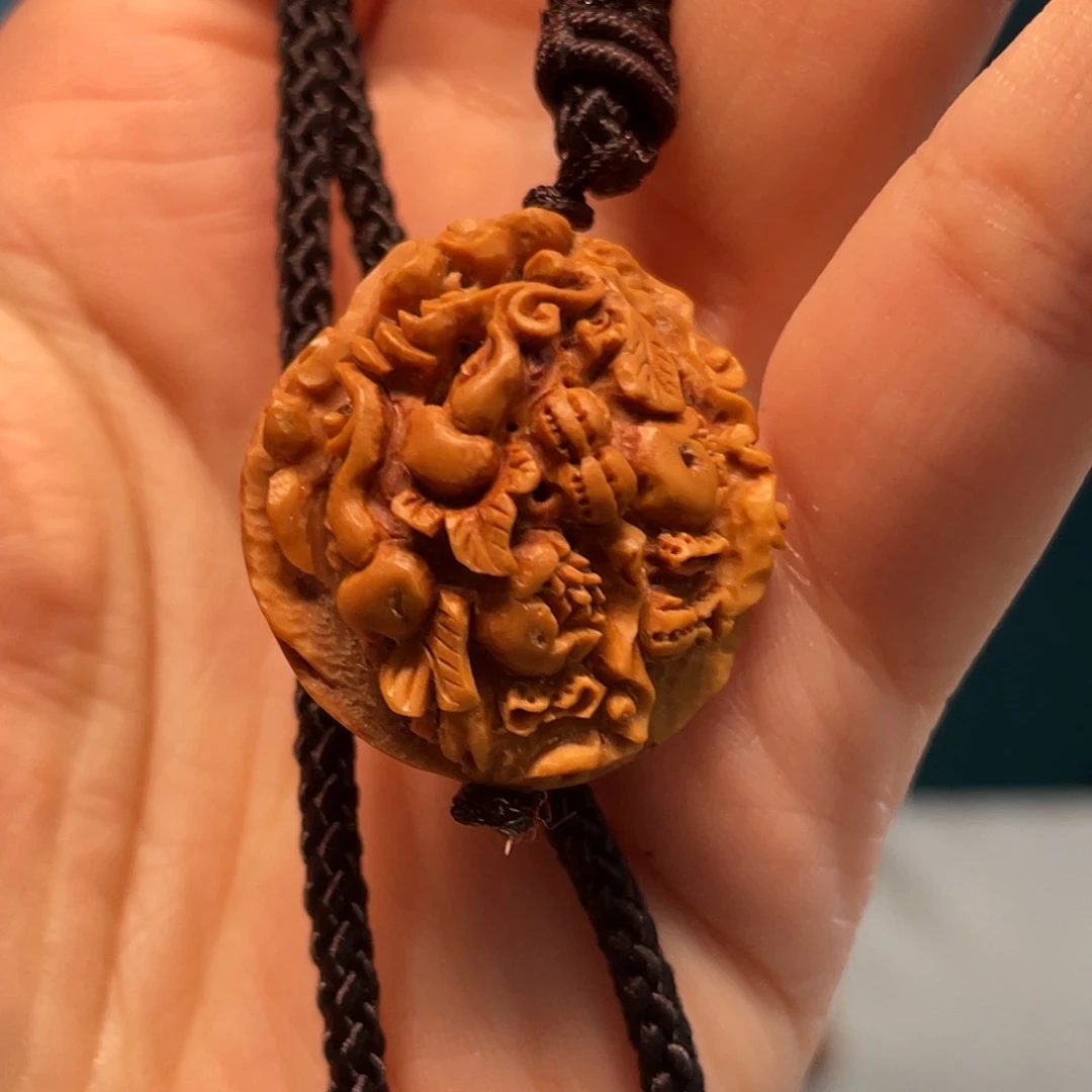 桃核福寿三多核雕作品