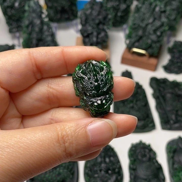 定制翡翠未镶嵌龙头