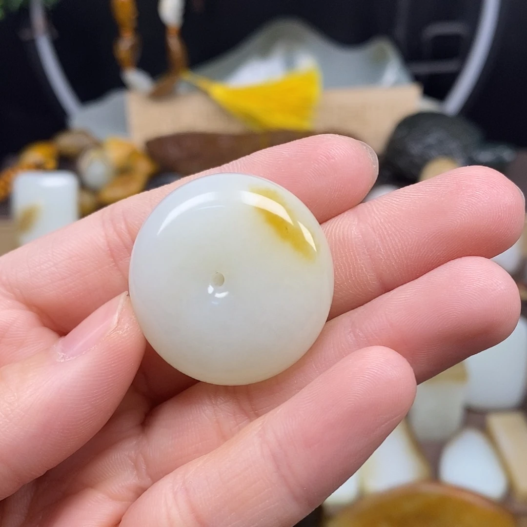 和田玉颈饰未镶嵌小*儿