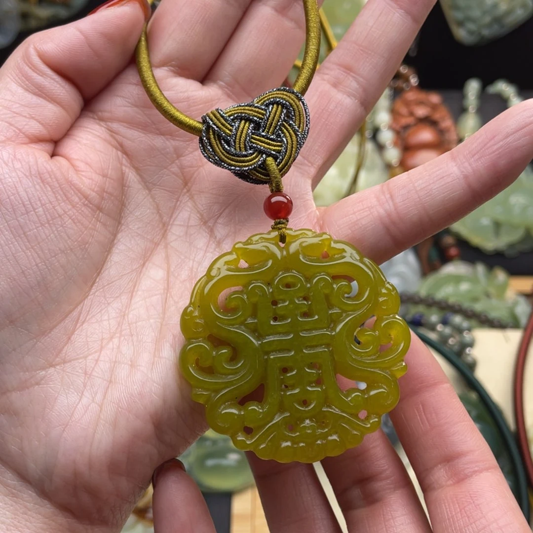 蛇纹石玉颈饰未镶嵌