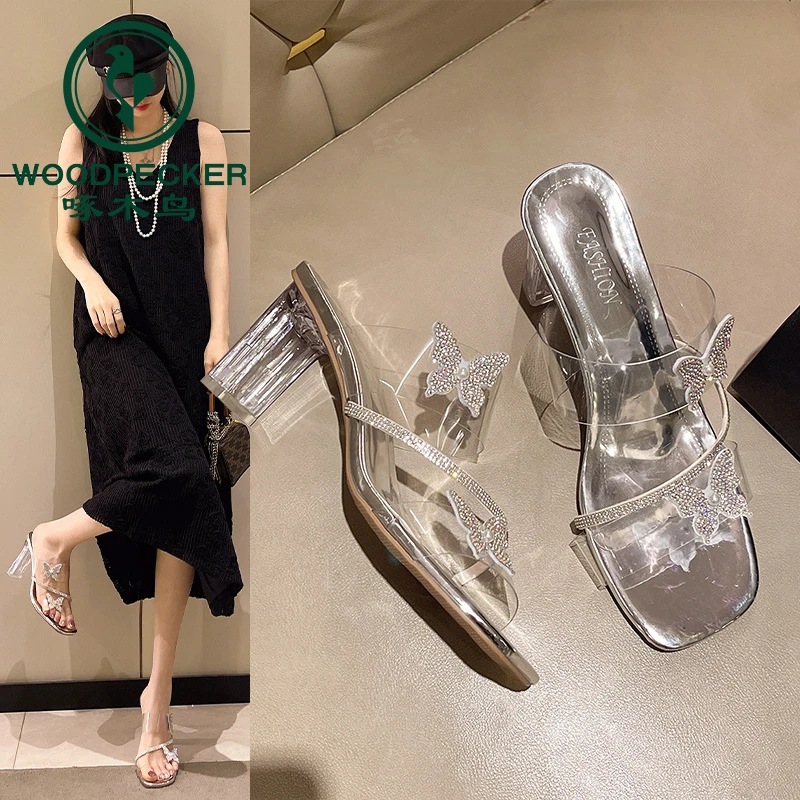 啄木鸟透明水钻凉鞋女夏季2025新款粗跟高跟仙女一字带水晶拖鞋