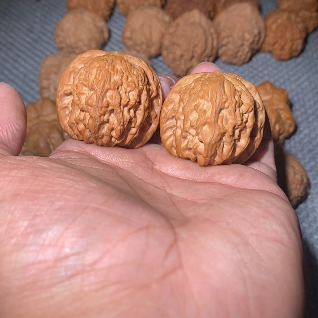 安***颜桃核把件磨盘39。