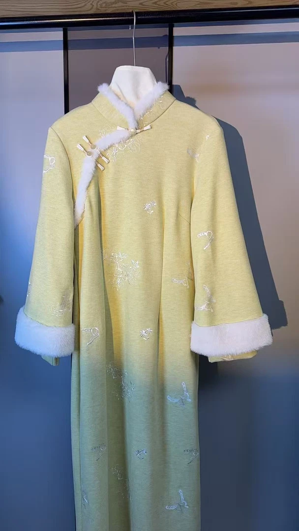 【冬日暖阳】秋纱2025中国风刺绣新中式厚款旗袍少女日常复古旗袍