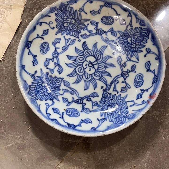 摆件青花盘子有残了的
