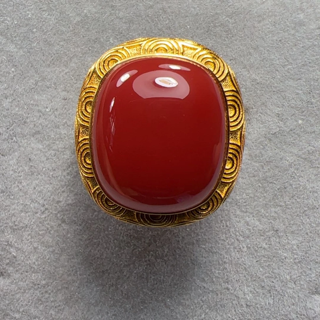 18K金镶嵌戒指南红玛瑙