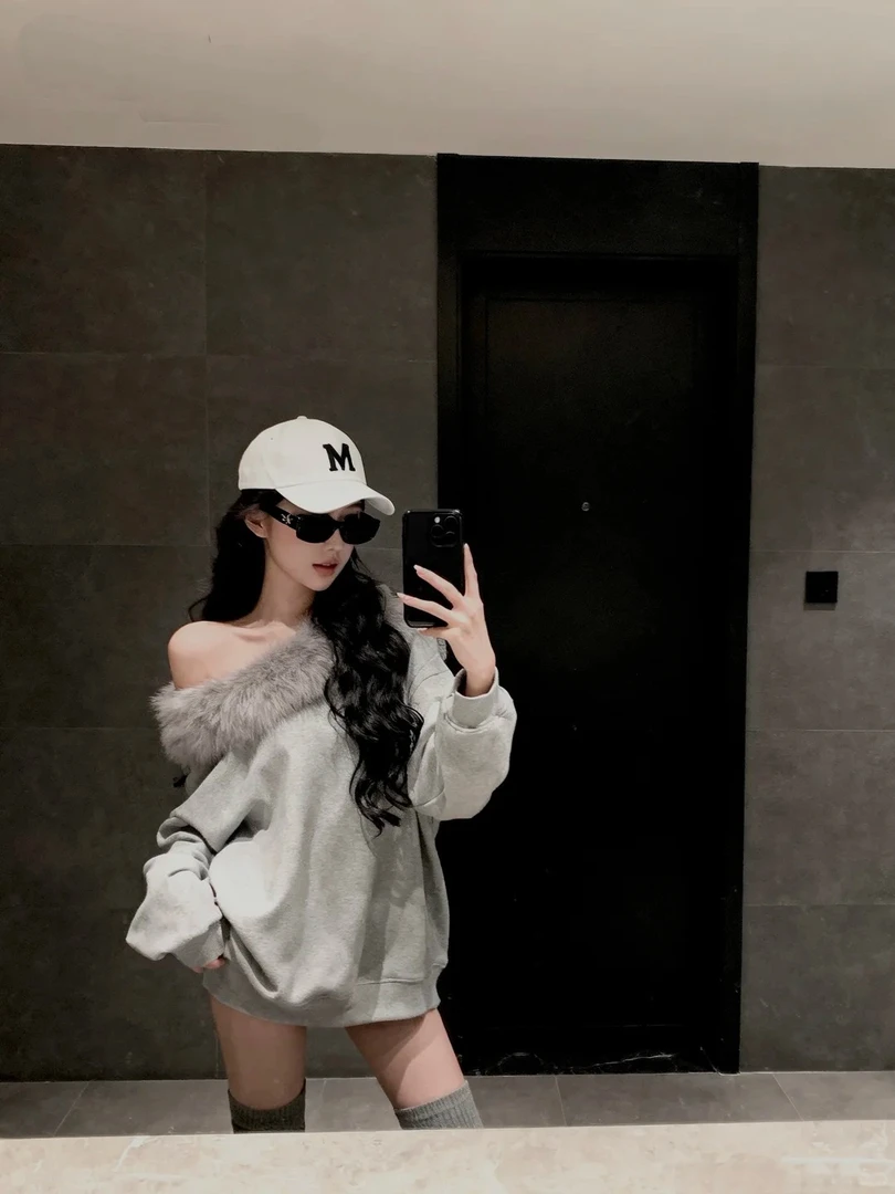 秋冬新款美式辣妹一字肩拼接毛毛卫衣女长袖个性设计露肩慵懒上衣