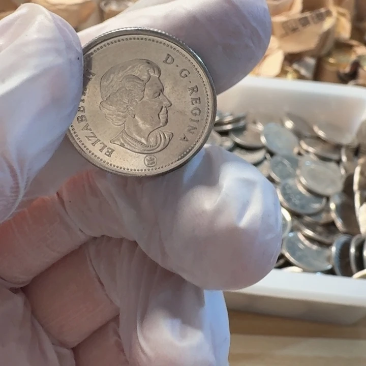 其他普通金属女王老年图案币