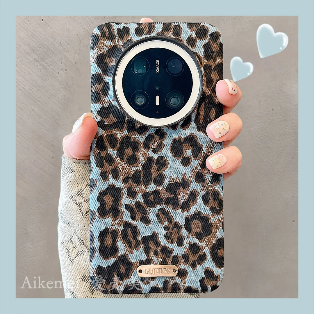 适用华为mate70pro+手机壳秋冬个性绒布Mate60pro+蓝豹纹金属标签
