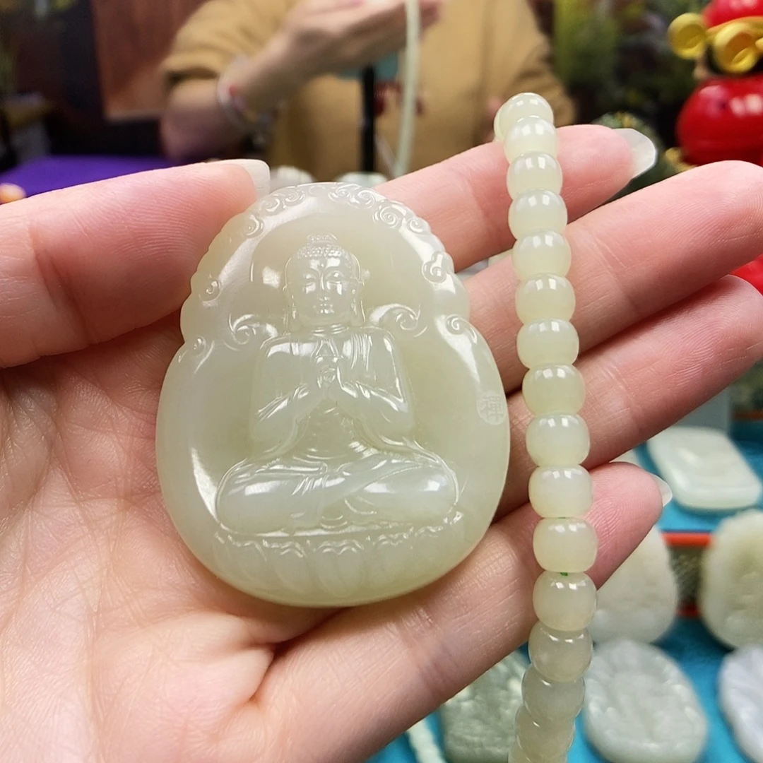 和田玉未镶嵌颈饰002属羊和猴佩戴大日如来