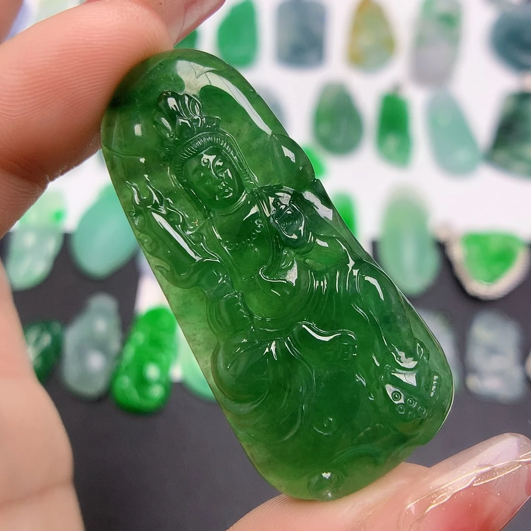 翡翠颈饰未镶嵌虚空