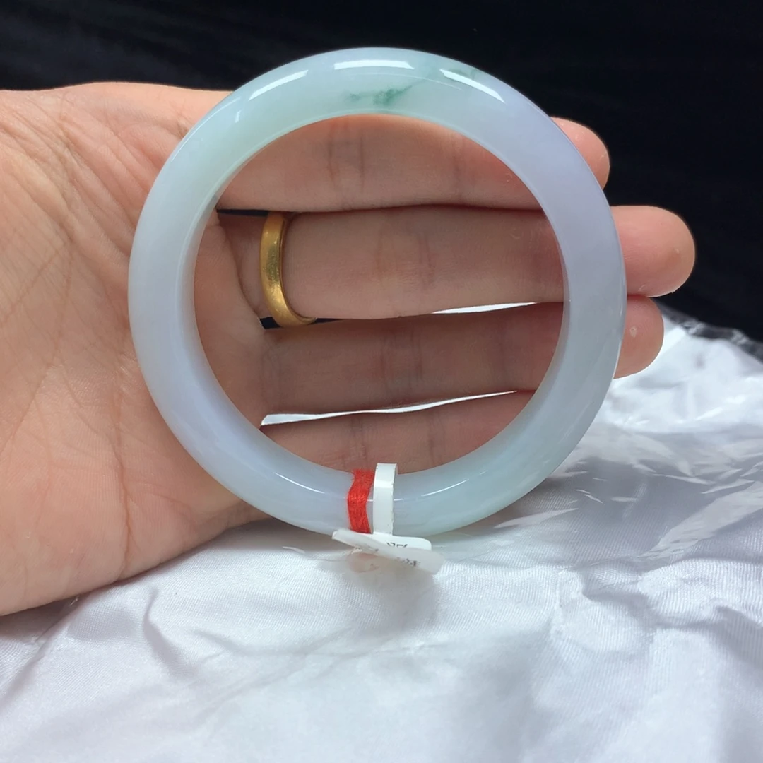 翡翠未镶嵌手镯（圆镯）57.5