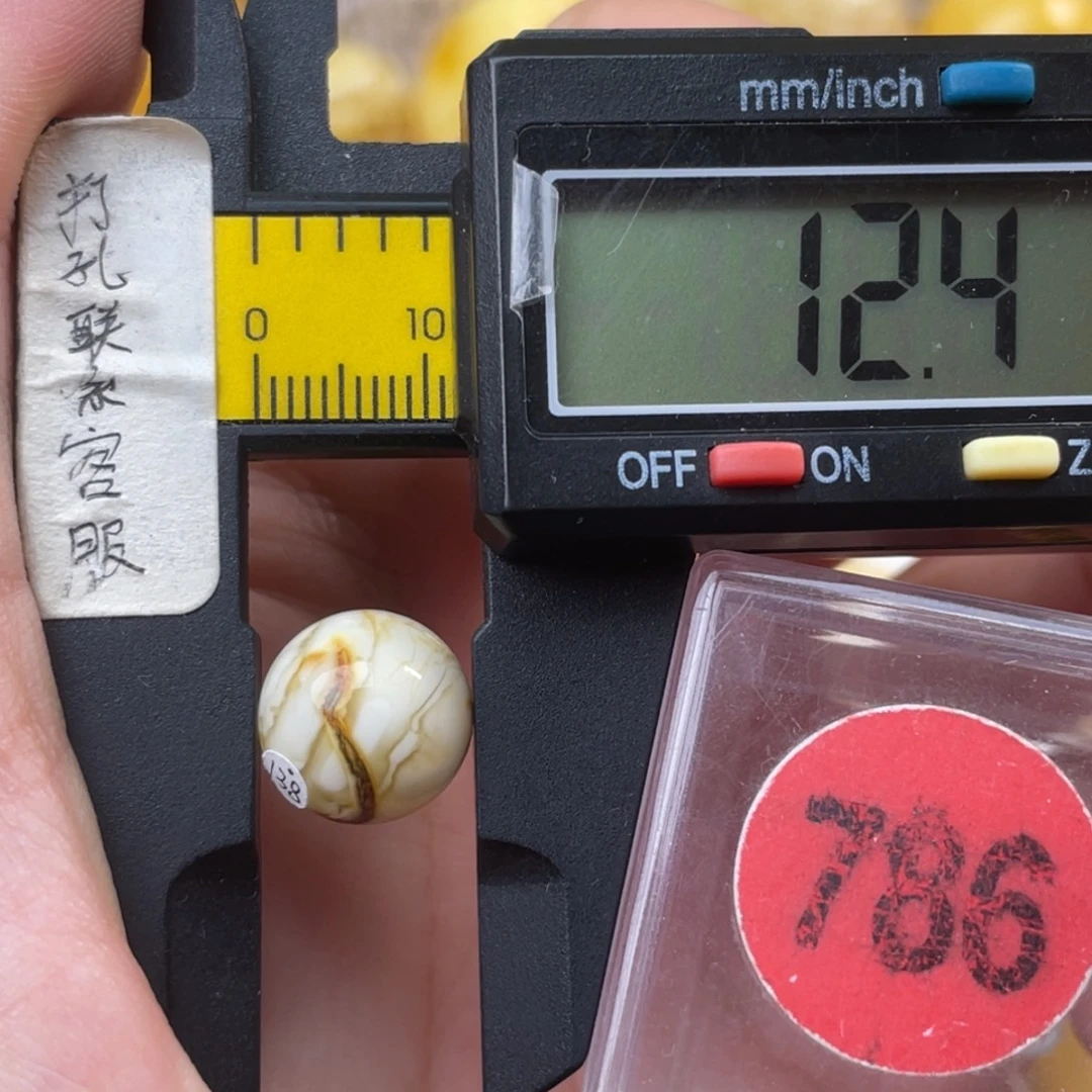 蜜蜡未镶嵌珠宝奇石瑕疵