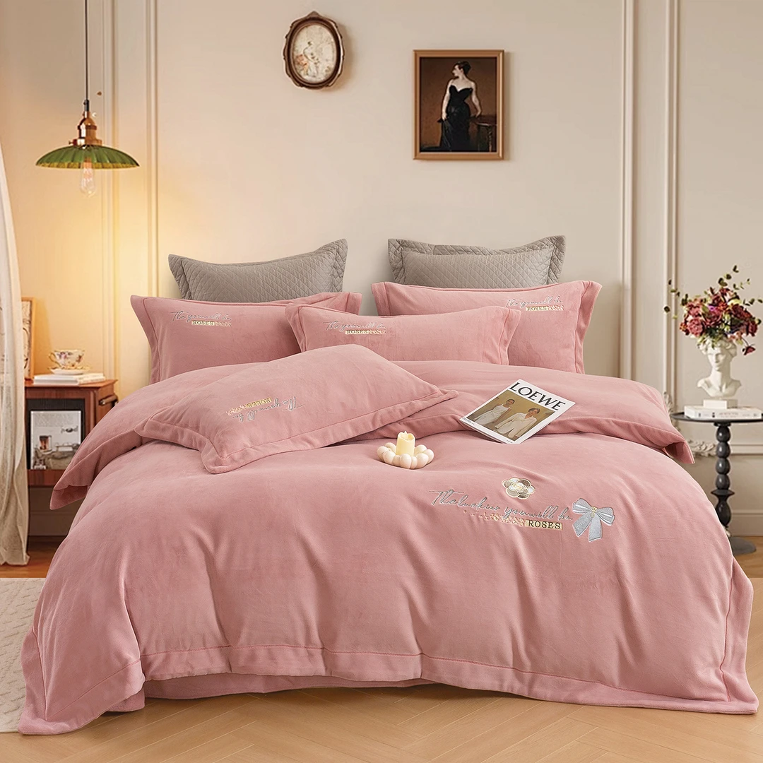 新款高端牛奶绒四件套刺绣宽边款全消光保暖舒适加厚床上用品