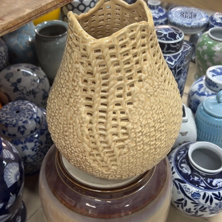 瓷片微瑕陶瓶。。。。。。。。。。。。。。
