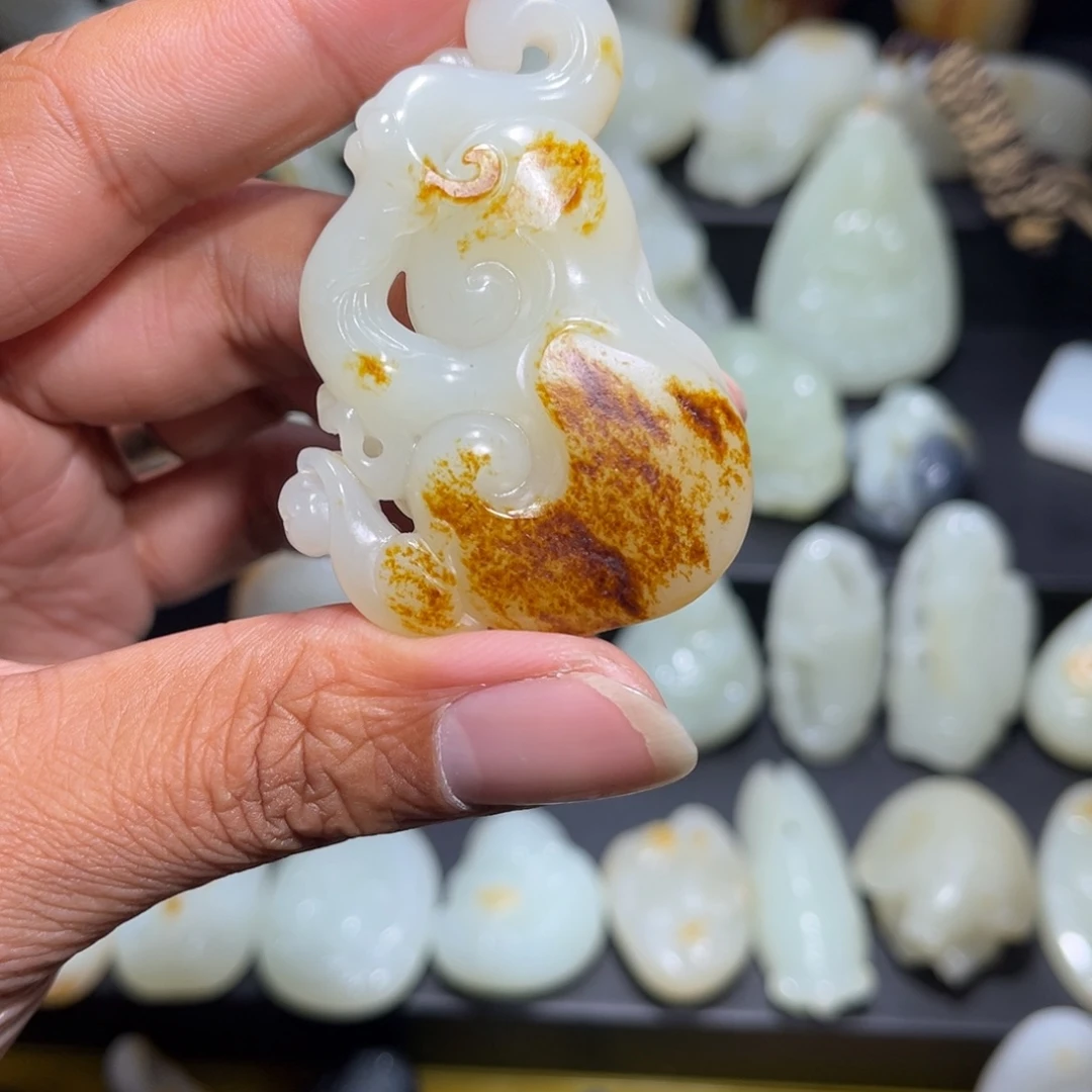 和田玉颈饰未镶嵌幸**?