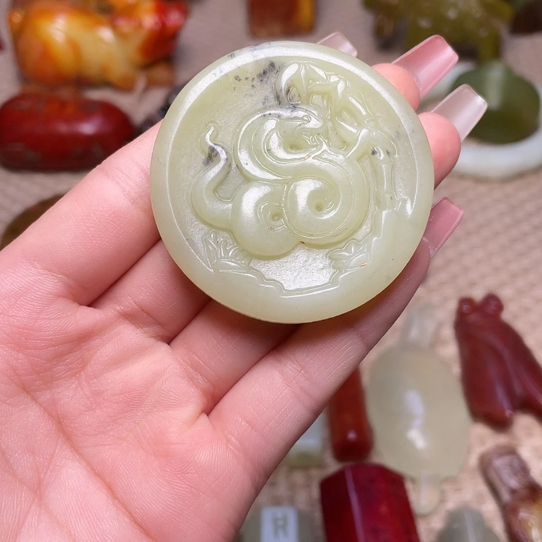 蛇纹石玉未镶嵌颈饰