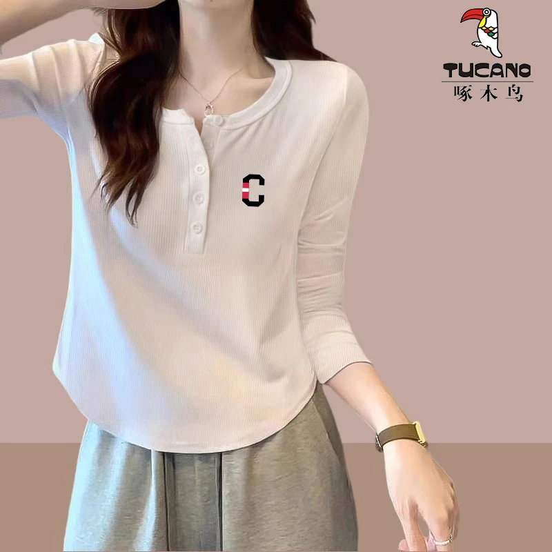 啄木鸟正品纽扣圆领套头体恤女2025年春秋新款印花长袖显瘦上衣潮