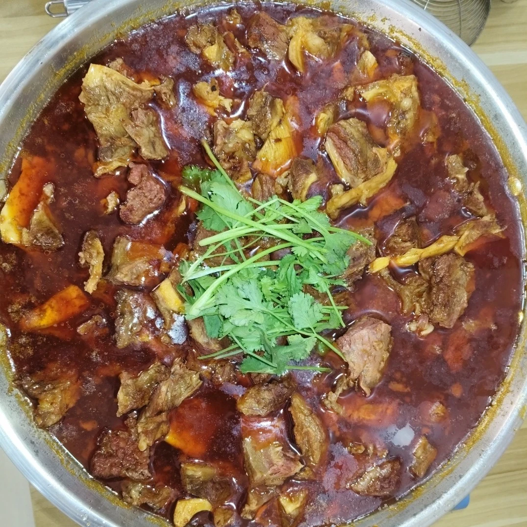 鲜烧牛腩火锅,香辣两袋原味一代,到手3代4.8斤实物含量2.7斤