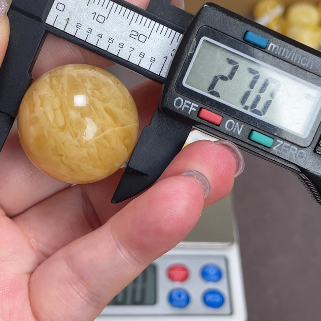 未镶嵌琥珀裸石微瑕650