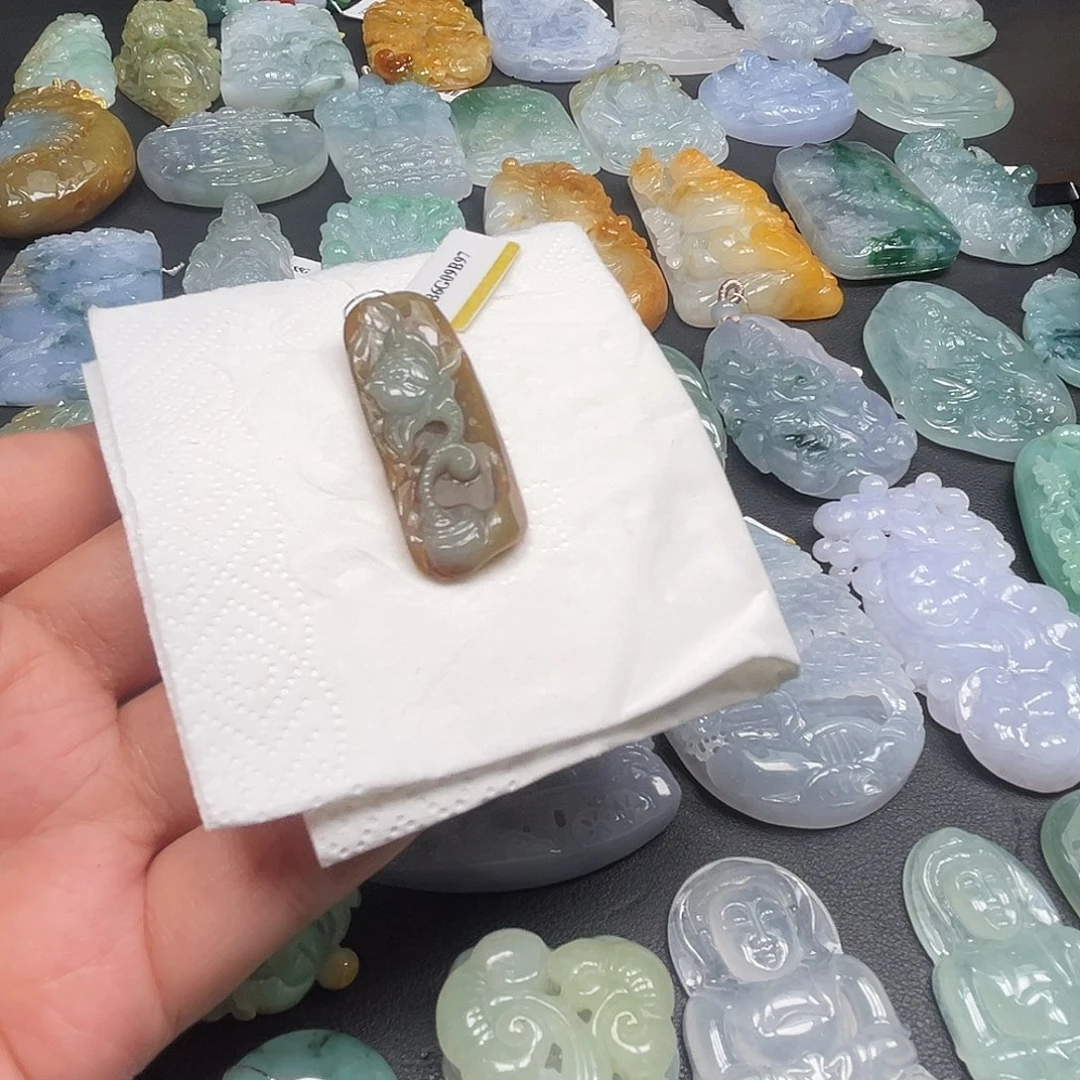 翡翠未镶嵌颈饰吊坠