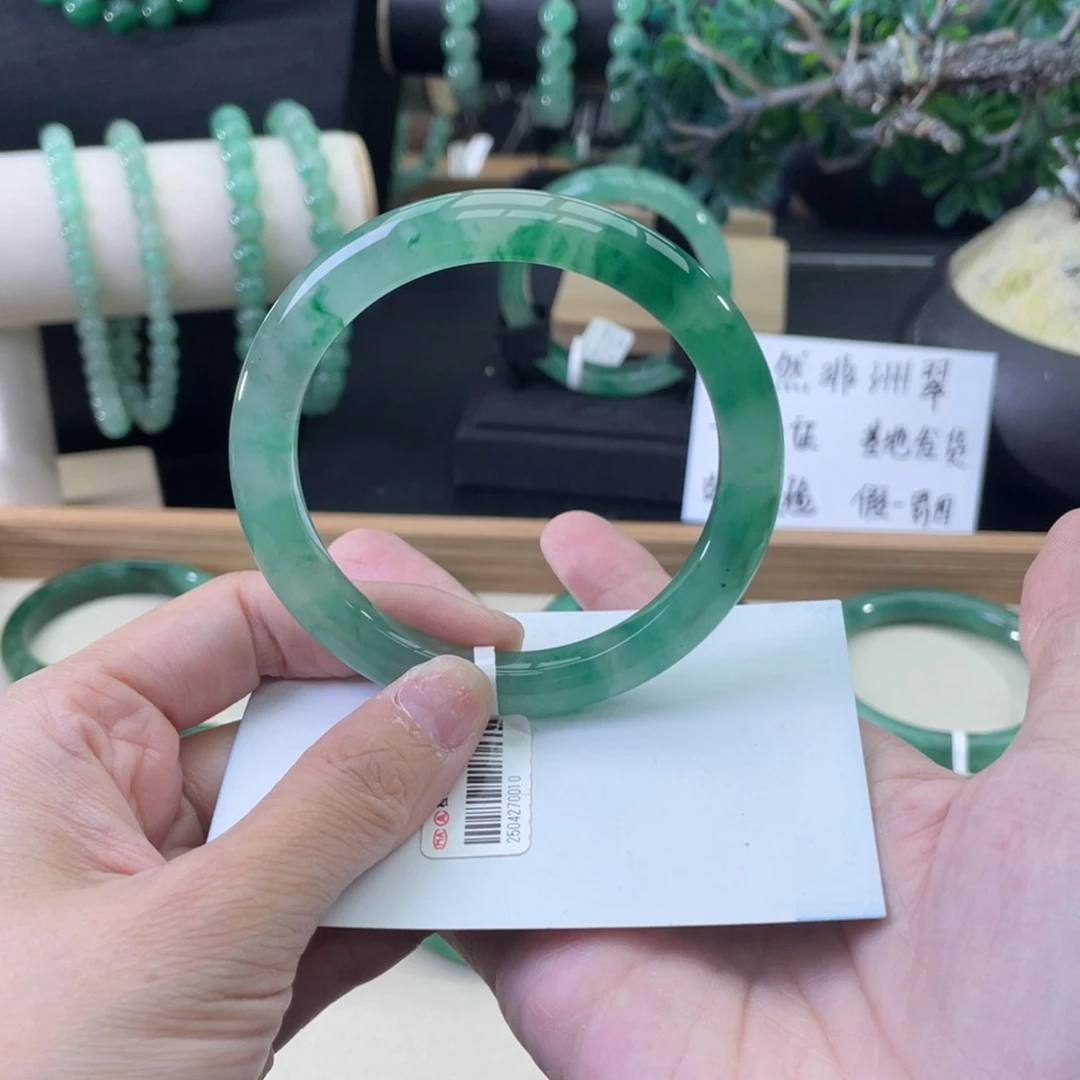 石英质玉（非洲翠）手镯未镶嵌