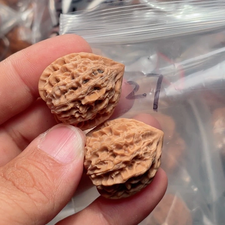 猴头核桃把件凯**鱼千年鸡