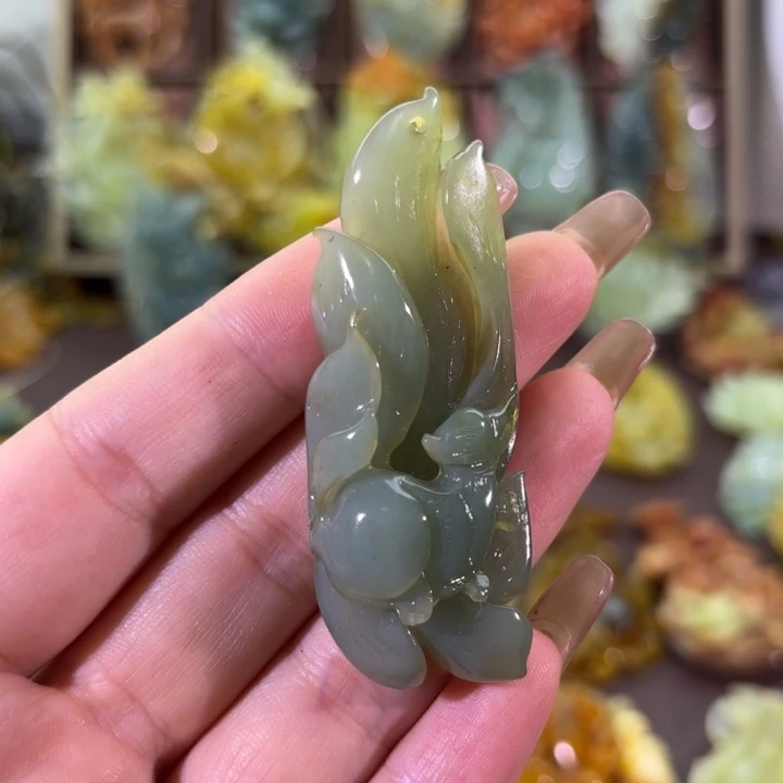 未镶嵌蛇纹石玉颈饰