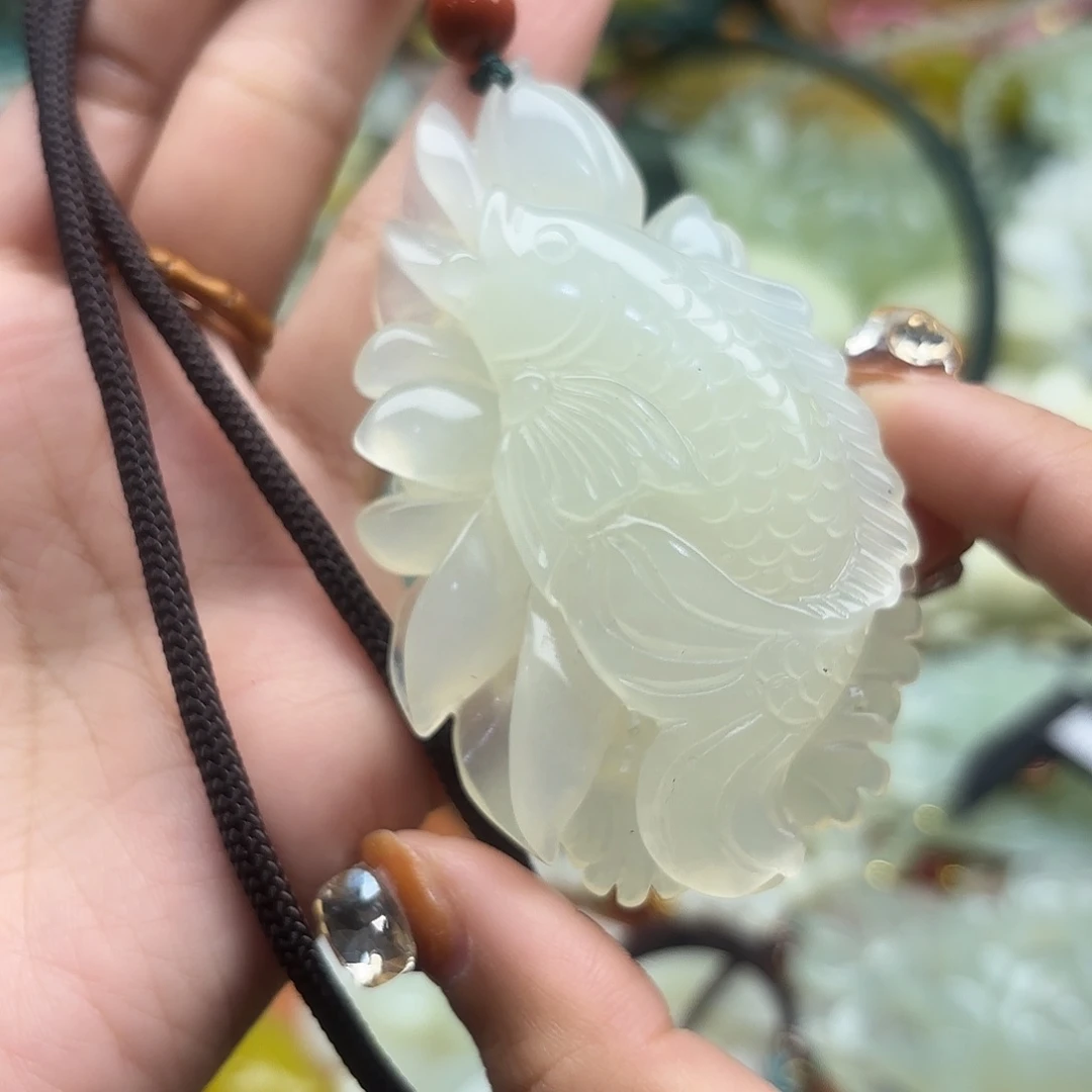 蛇纹石玉未镶嵌吊坠
