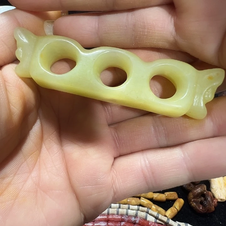 透闪石质玉未镶嵌挂件