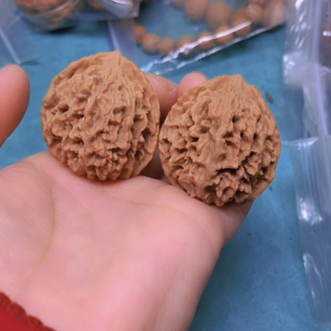 【闪购商品】摆件核桃36.5皇冠狮子头磕边