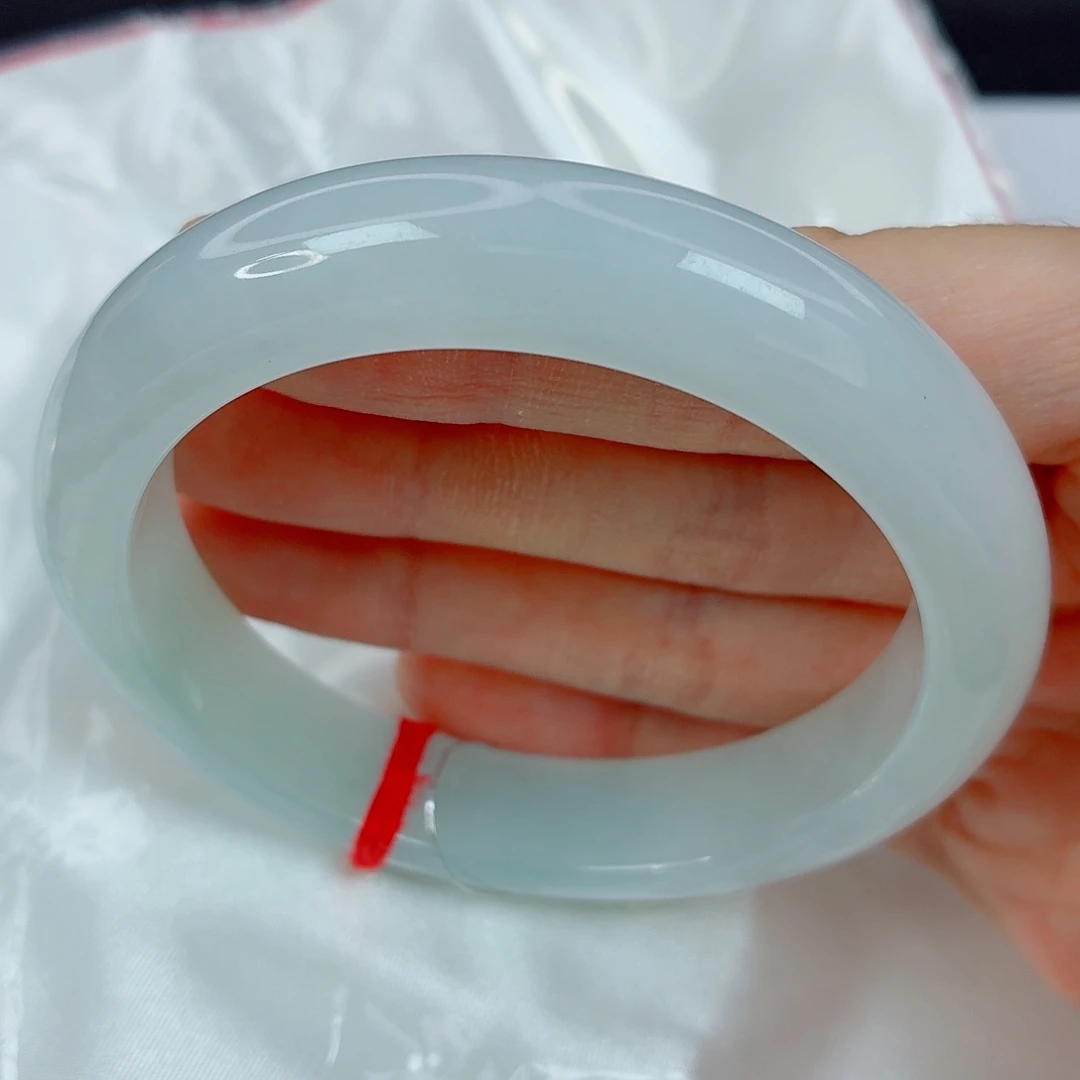 翡翠未镶嵌手镯58.3正圈，胶润细腻白月光