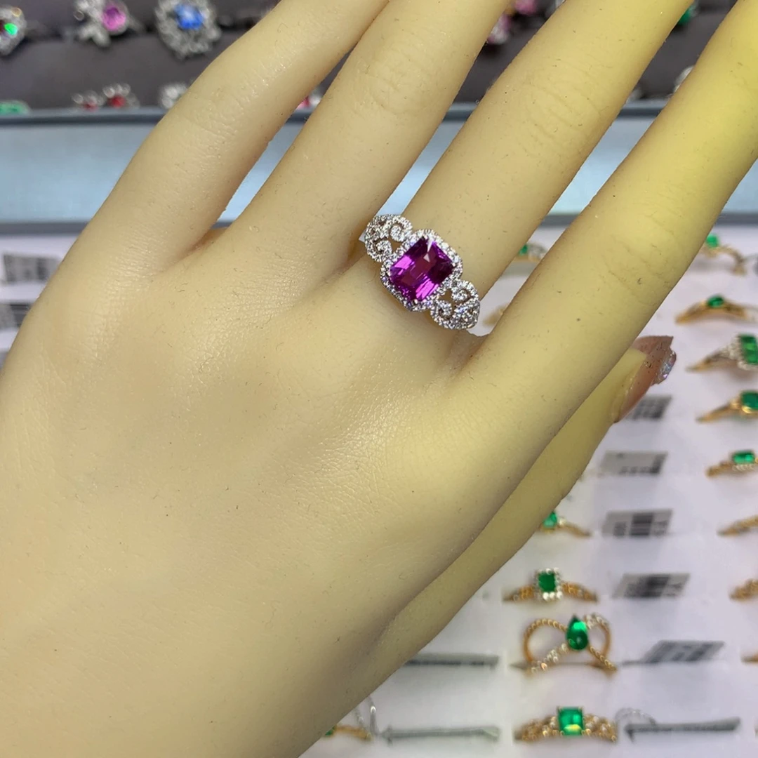 彩色蓝宝石戒指18K金镶嵌