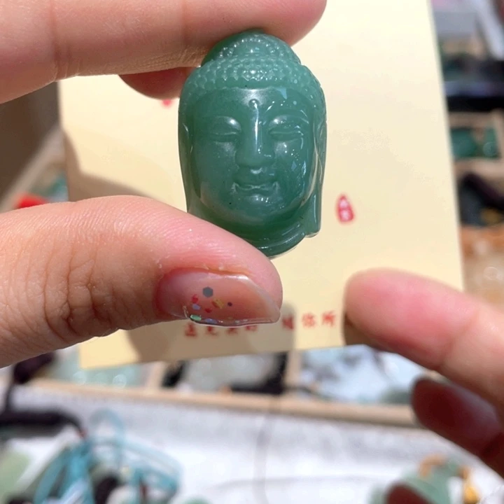 石英质玉未镶嵌颈饰