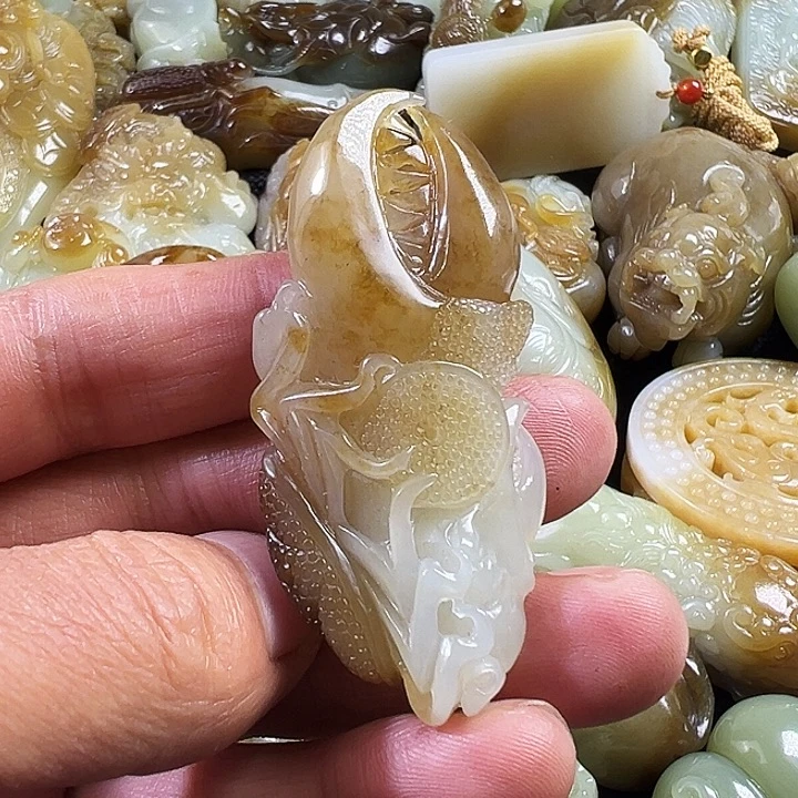 和田玉未镶嵌吊坠(不含链)