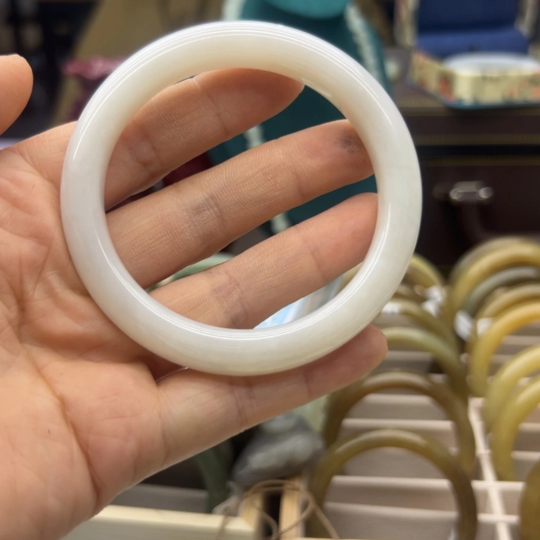 和田玉手镯未镶嵌59.7圈围6263