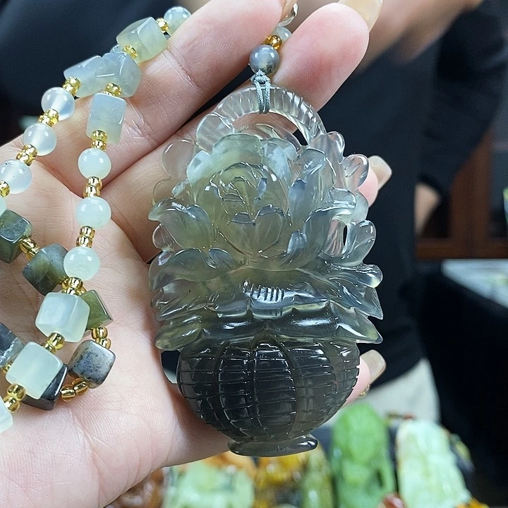 蛇纹石玉吊坠未镶嵌