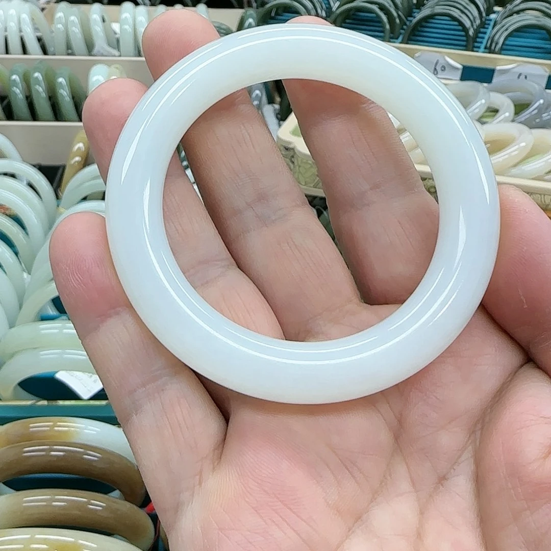 和田玉手镯未镶嵌战*