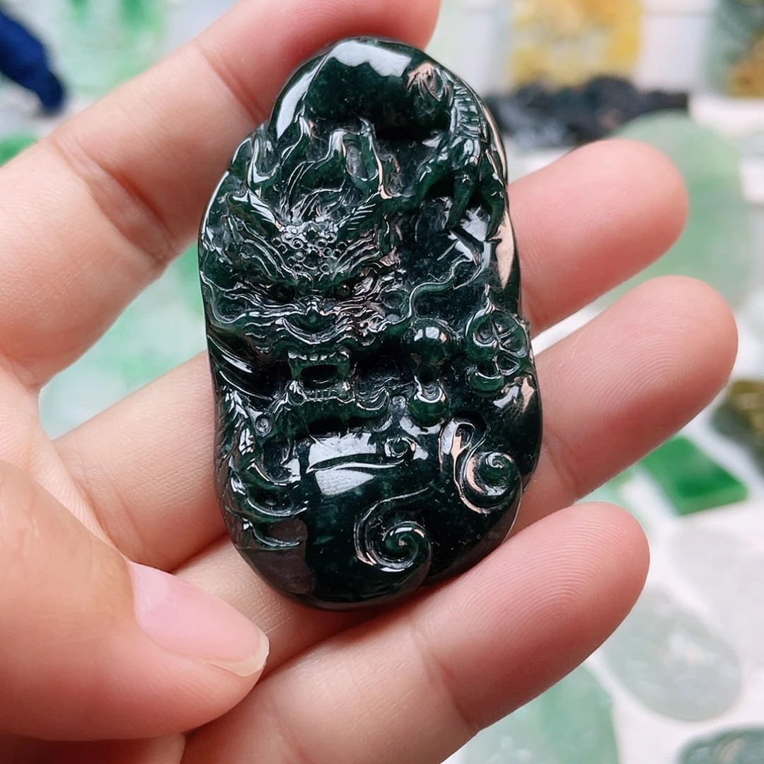 翡翠颈饰未镶嵌龙