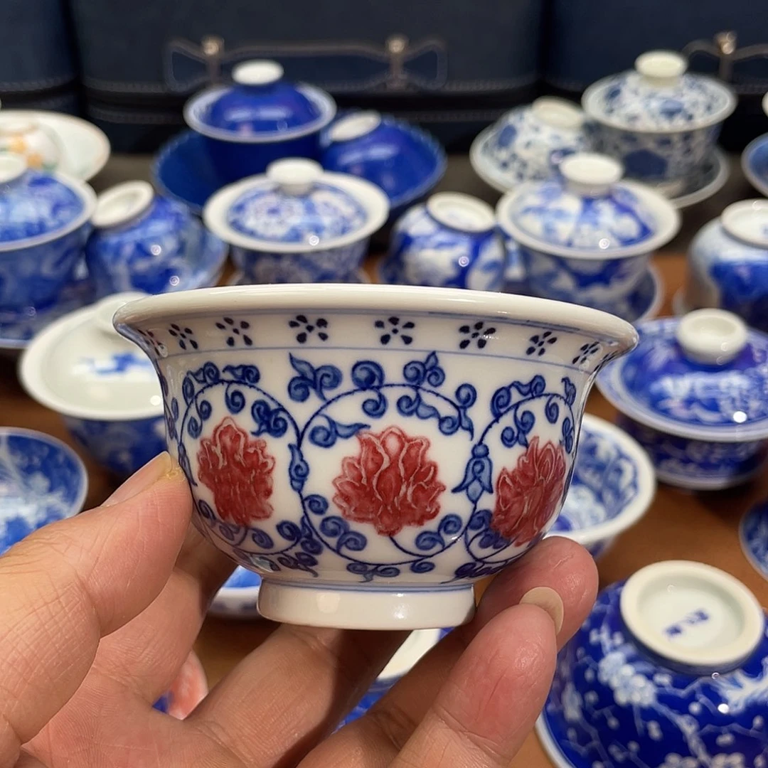 青花釉里红缠枝莲压手杯
