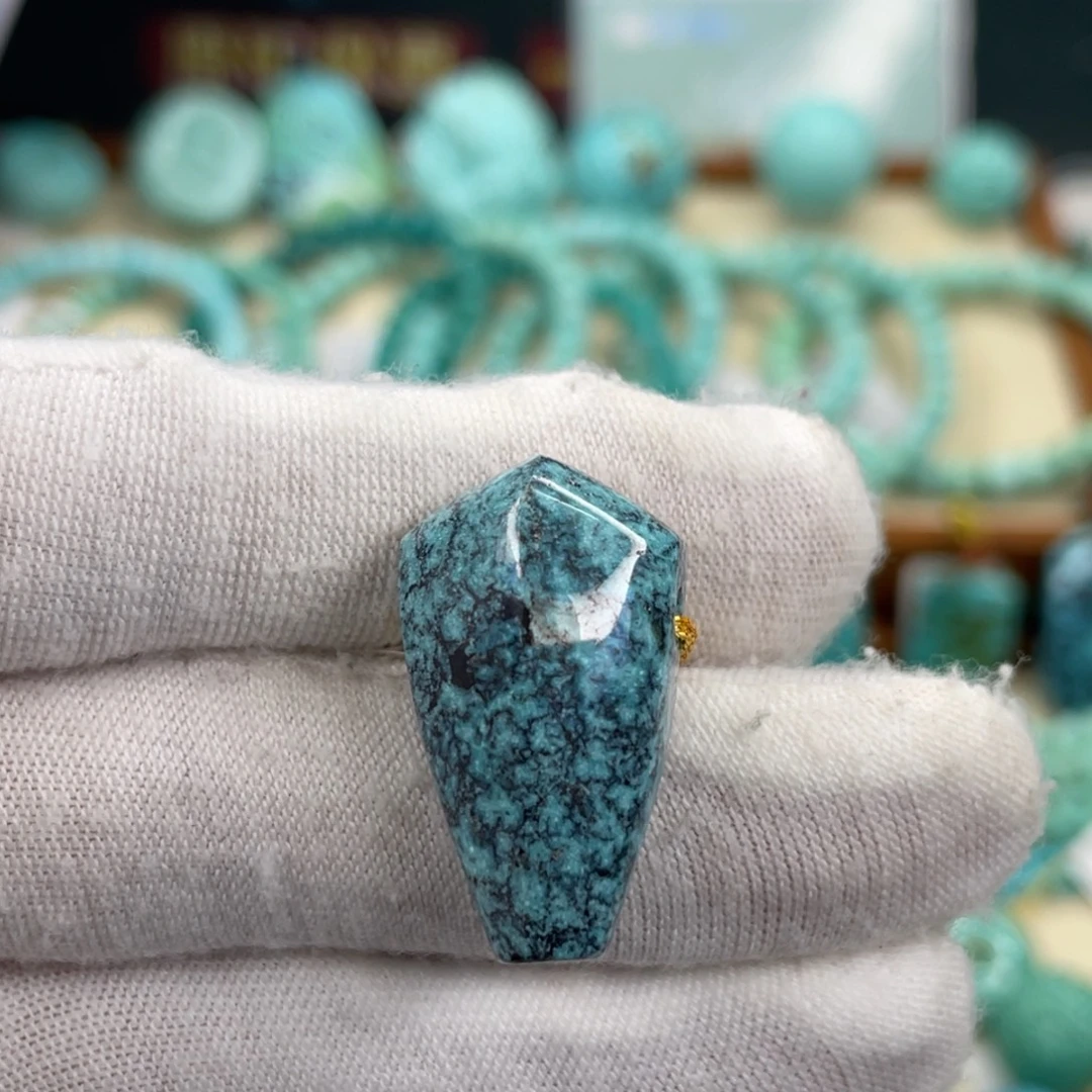 绿松石未镶嵌挂件