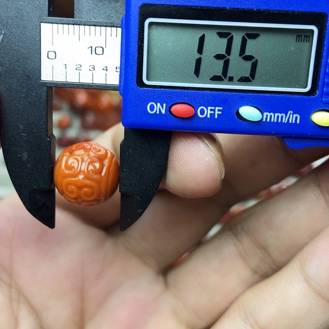 南红玛瑙未镶嵌配饰有瑕疵