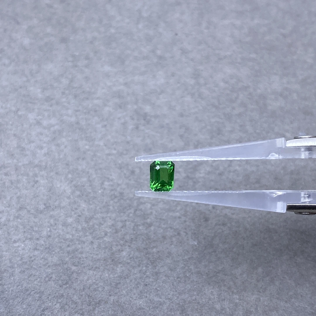 TVSvvP 沙弗莱石-0.66ct（00991204）0112