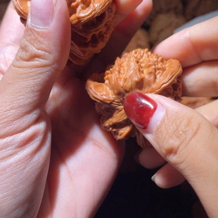 和***寂吊坠桃核白狮子正奔