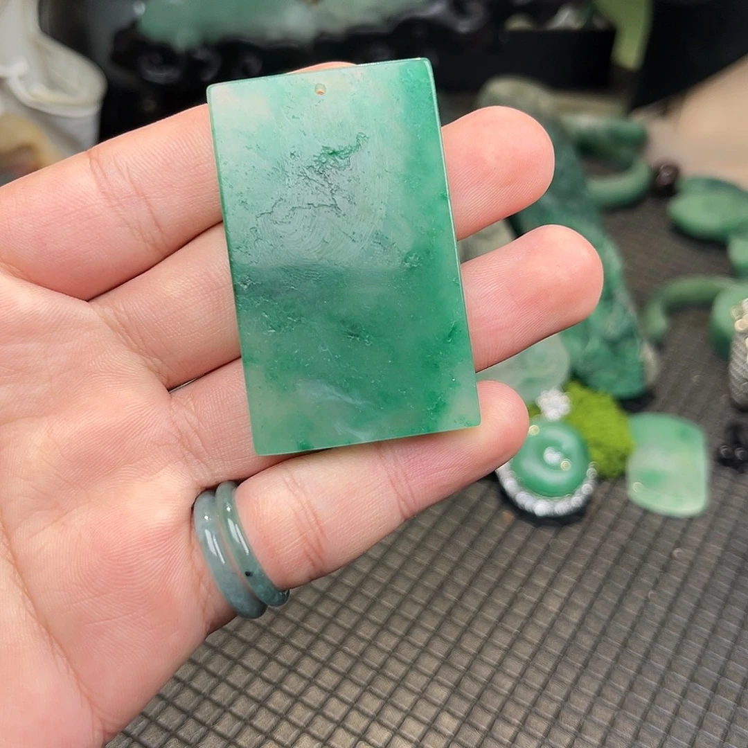 石英质玉（非洲翠）未镶嵌颈饰