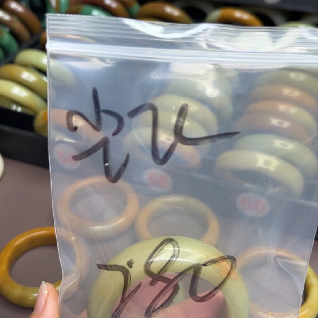 石英质玉手镯未镶嵌落**飞