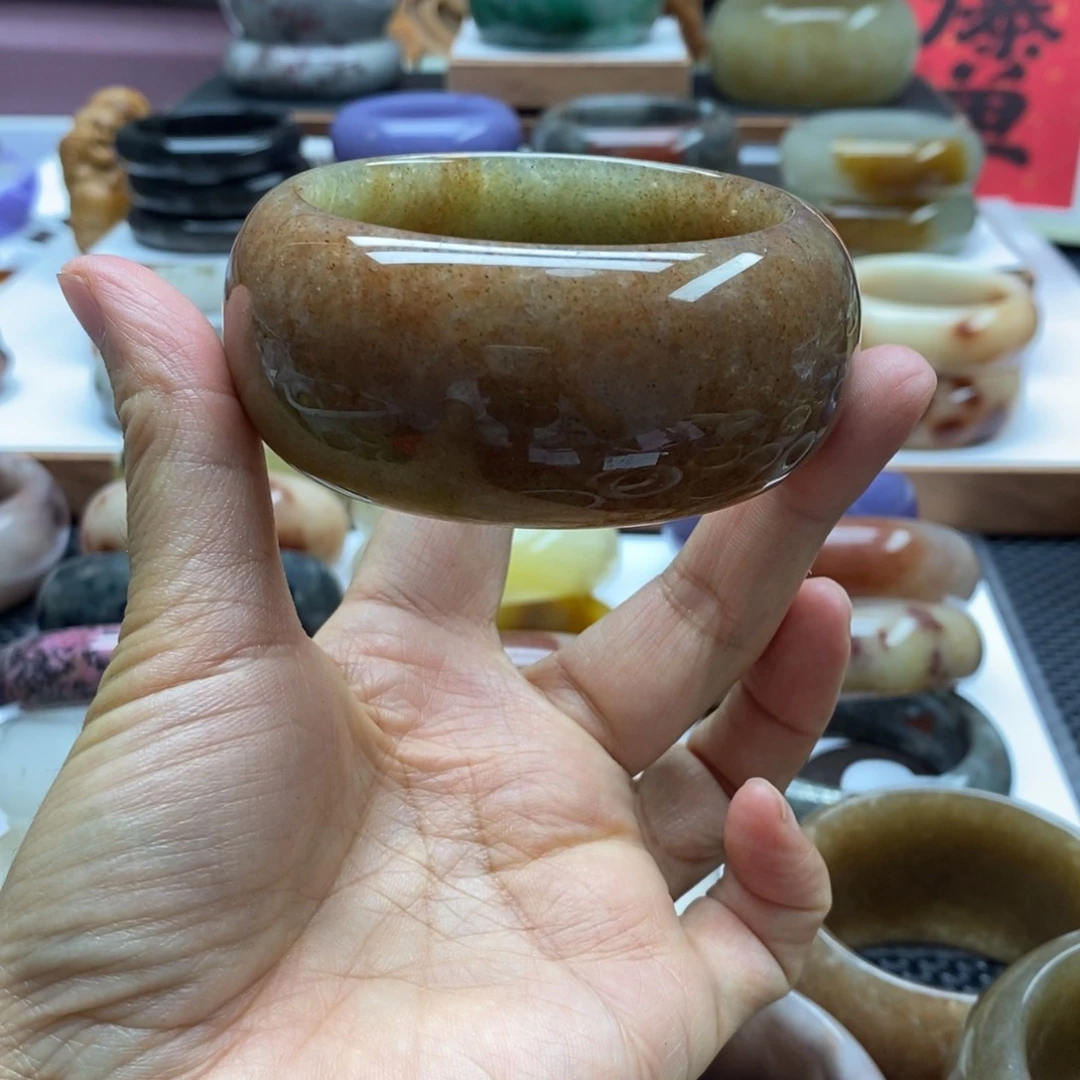 没***事石英岩玉手镯未镶嵌