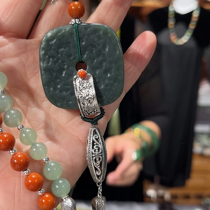 颈饰未镶嵌和田玉