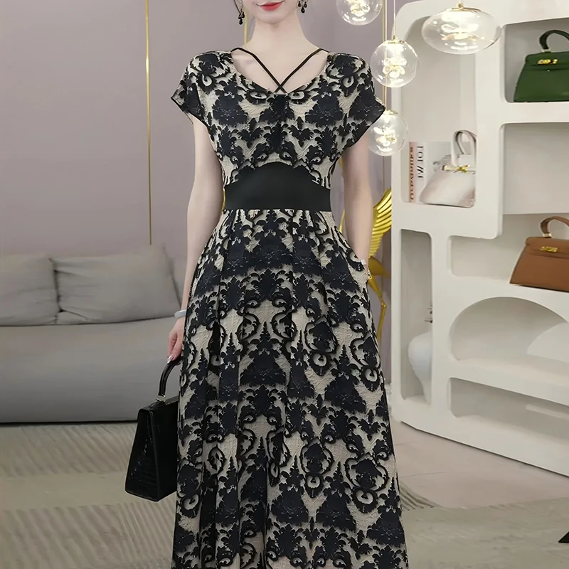 【喜妙】法式气质时尚收腰长裙设计感圆领花色显瘦连衣裙女D1161